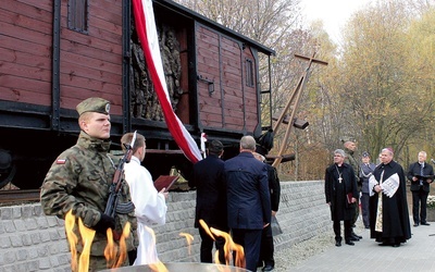 Odsłonięcie pomnika w Bytomiu-Miechowicach,  listopad 2015 roku.