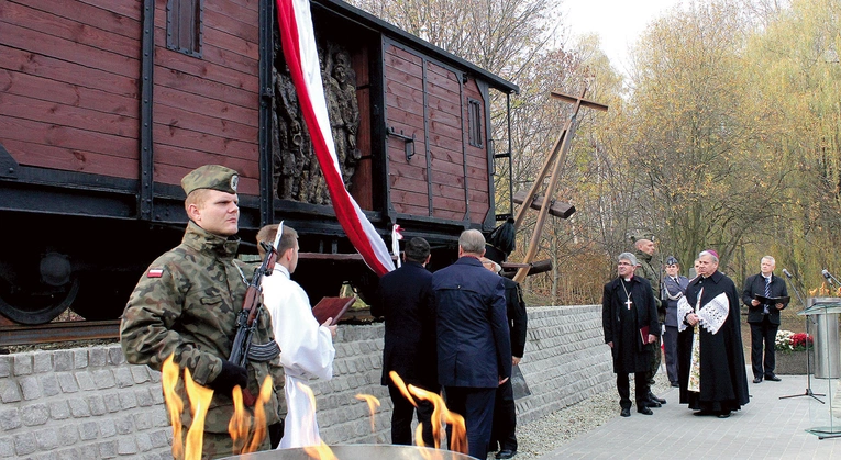 Odsłonięcie pomnika w Bytomiu-Miechowicach,  listopad 2015 roku.