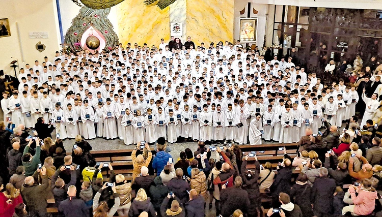Liczba młodych w albach zrobiła wrażenie na nich samych i ich rodzicach.