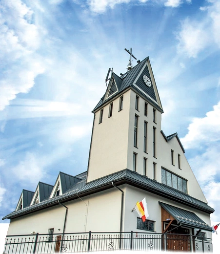 Ten kościół leży niedaleko styku trzech granic. 