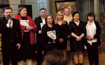 Tegoroczni najbardziej zasłużeni pracownicy Towarzystwa Pomocy im. św. Brata Alberta.