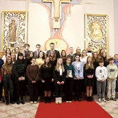 Bp Marek Solarczyk z członkami Katolickiego Stowarzyszenia Młodzieży.
