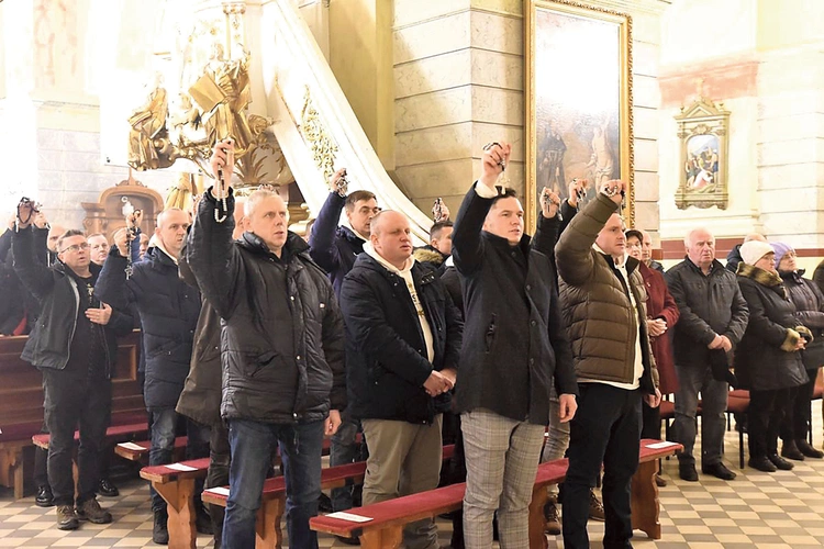 Przyjechało ponad 90 mężczyzn. 