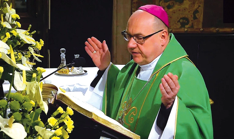 	W kaplicy jasnogórskiej wrocławski biskup pomocniczy uwrażliwiał na tych najbardziej potrzebujących. 