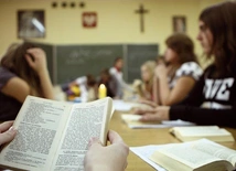 TK: rozporządzenie MEN ws. organizowania lekcji religii w szkole - niezgodne z Konstytucją RP