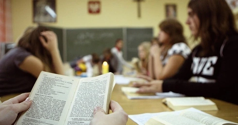 TK: rozporządzenie MEN ws. organizowania lekcji religii w szkole - niezgodne z Konstytucją RP