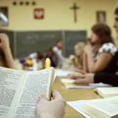 TK: rozporządzenie MEN ws. organizowania lekcji religii w szkole - niezgodne z Konstytucją RP