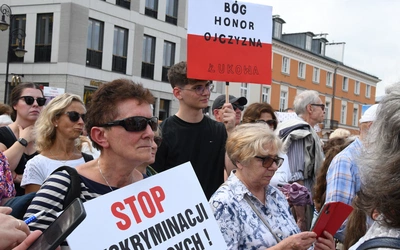 Manifestacja w obronie dzieci