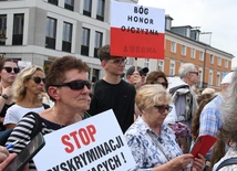 Manifestacja w obronie dzieci