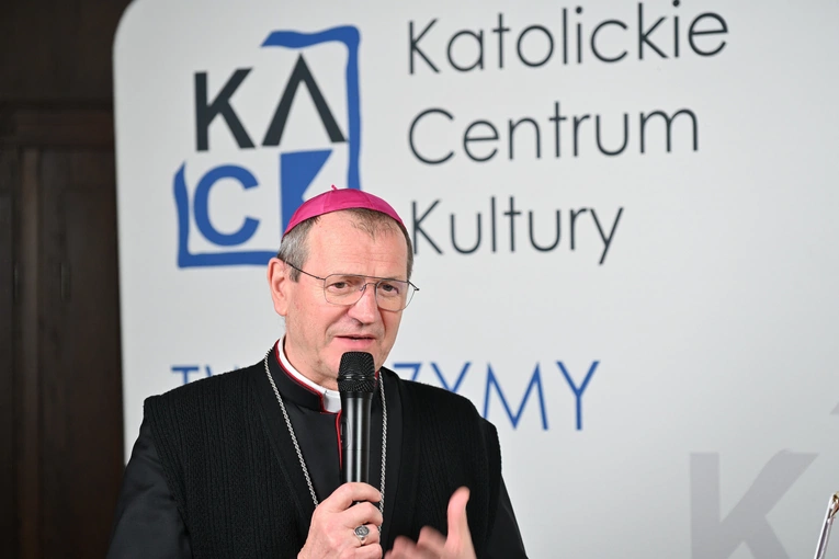 Abp Tadeusz Wojda na gdyńskiej Kurtynie