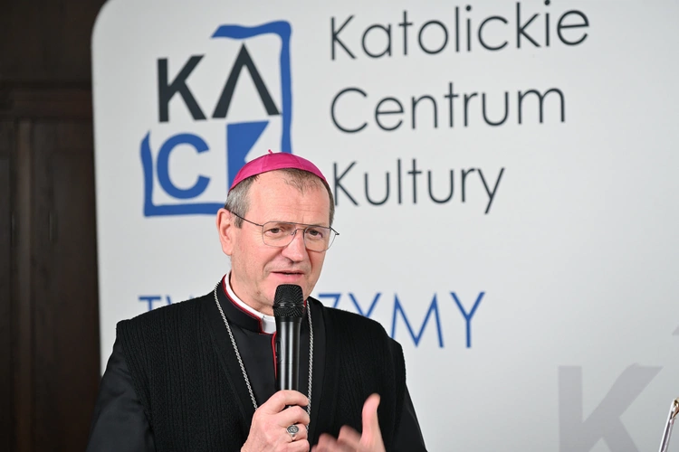 Abp Tadeusz Wojda na gdyńskiej Kurtynie