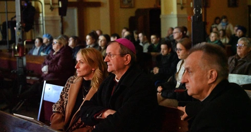 Metropolita gdański odwiedził festiwal Kurtyna