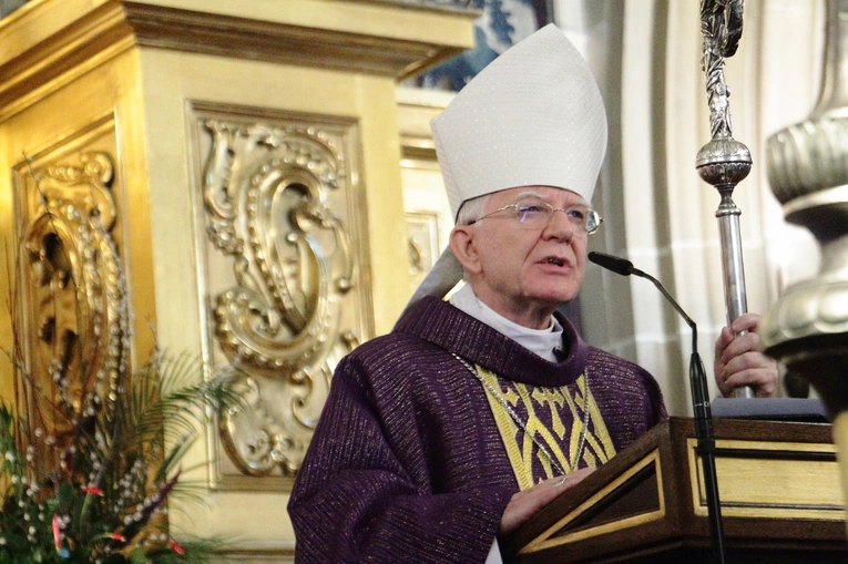 Abp Jędraszewski: Tegoroczny Adwent jest też przygotowaniem do Roku Jubileuszowego