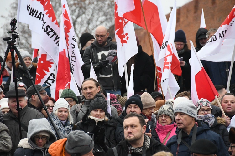 Wielka manifestacja w obronie dzieci