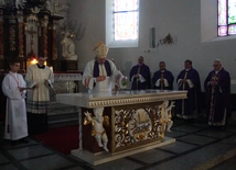 Polkowice. Poświęcenie ołtarza i... nas