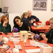 Dochód z licytacji świątecznych ozdób zostanie przeznaczony na leczenie i rehabilitację Jakuba.