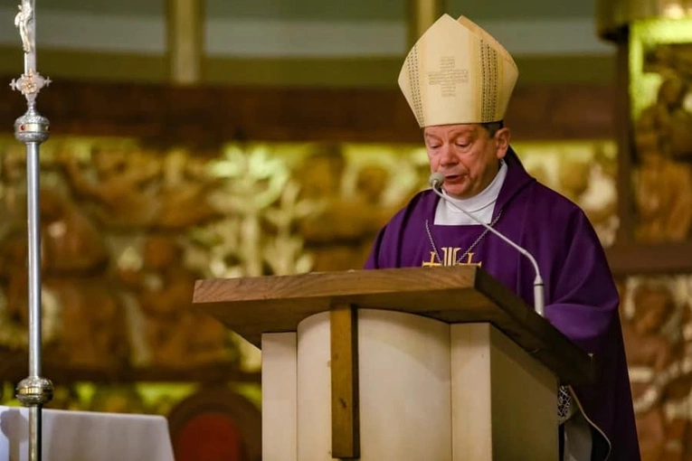 - Tutaj, w Jastrzębiu-Zdroju, pracujący i tu mieszkający górnicy zawsze w to wierzyli i nigdy nie pogodzili się z tym, że sprawiedliwość miałaby umrzeć - mówił bp Olszowski.