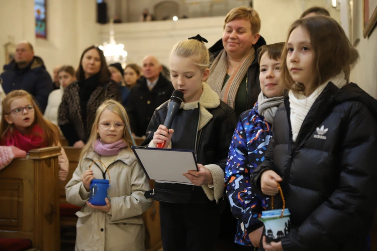 Roraty z pasterzem diecezji w Białej Rawskiej