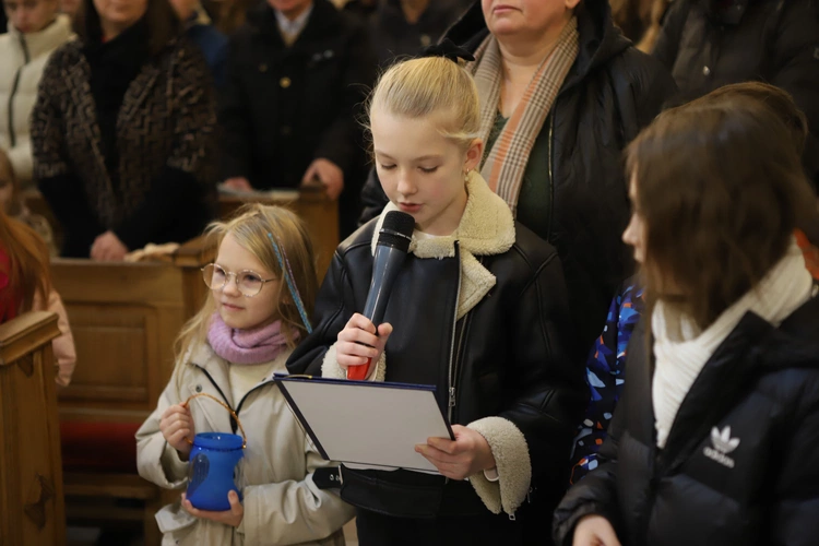 Roraty z pasterzem diecezji w Białej Rawskiej