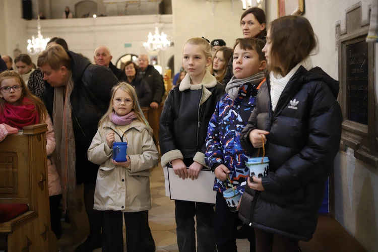 Roraty z pasterzem diecezji w Białej Rawskiej
