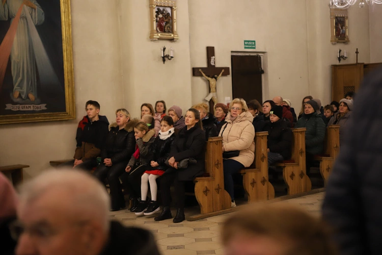 Roraty z pasterzem diecezji w Białej Rawskiej