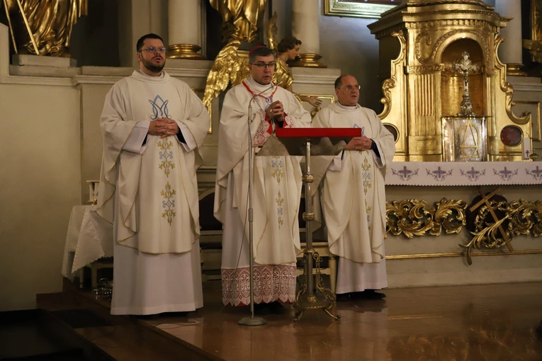 Roraty z pasterzem diecezji w Białej Rawskiej