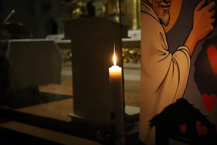 Roraty z pasterzem diecezji w Białej Rawskiej