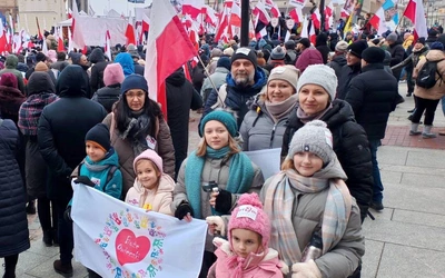 Przedstawiciele wspólnoty na manifestacji.