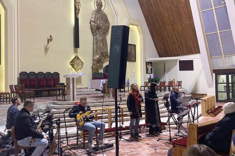 Głoszono kerygmat, uwielbiano Boga, odnawiano wiarę