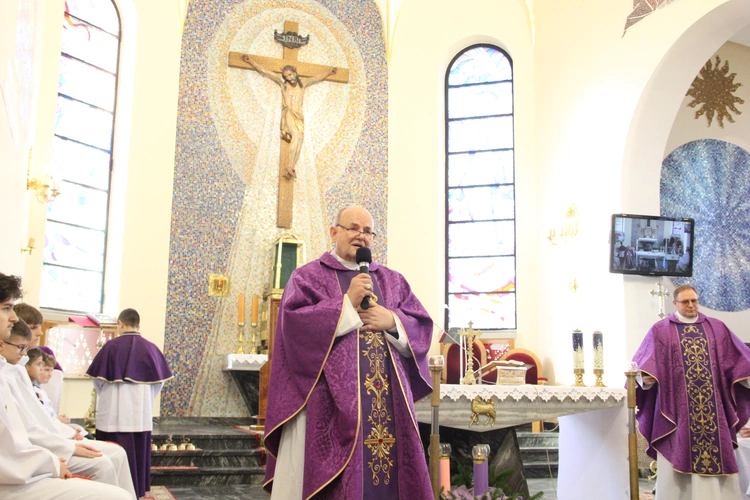 Tarnów-Krzyż. Błogosławieństwo obrazu Chrystusa Ukrzyżowanego
