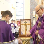 Tarnów-Krzyż. Błogosławieństwo obrazu Chrystusa Ukrzyżowanego