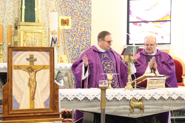 Tarnów-Krzyż. Błogosławieństwo obrazu Chrystusa Ukrzyżowanego