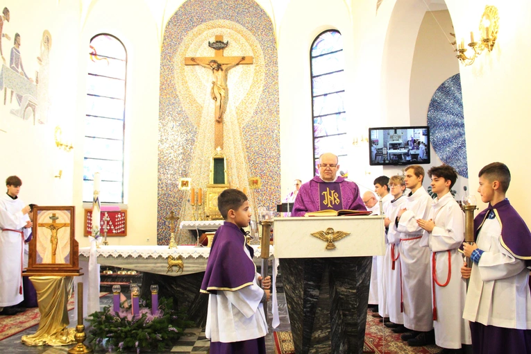 Tarnów-Krzyż. Błogosławieństwo obrazu Chrystusa Ukrzyżowanego