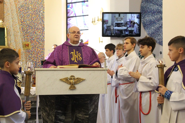 Tarnów-Krzyż. Błogosławieństwo obrazu Chrystusa Ukrzyżowanego