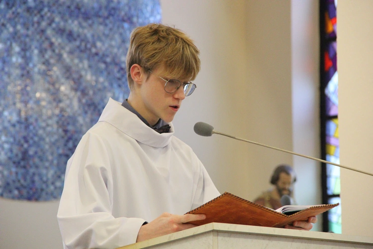 Tarnów-Krzyż. Błogosławieństwo obrazu Chrystusa Ukrzyżowanego