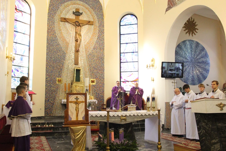 Tarnów-Krzyż. Błogosławieństwo obrazu Chrystusa Ukrzyżowanego
