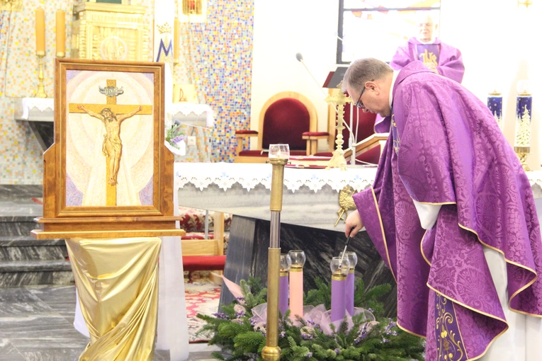 Tarnów-Krzyż. Błogosławieństwo obrazu Chrystusa Ukrzyżowanego