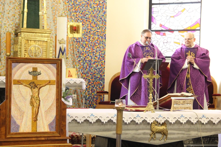 Tarnów-Krzyż. Błogosławieństwo obrazu Chrystusa Ukrzyżowanego