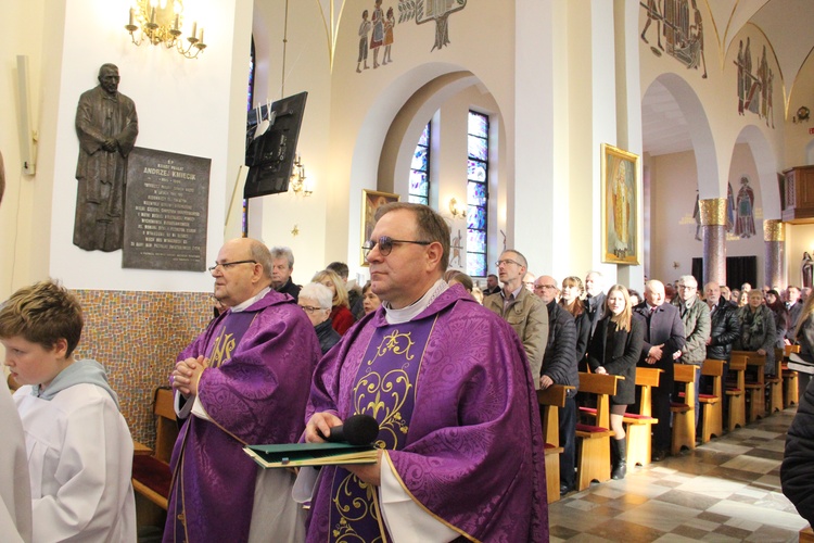 Tarnów-Krzyż. Błogosławieństwo obrazu Chrystusa Ukrzyżowanego