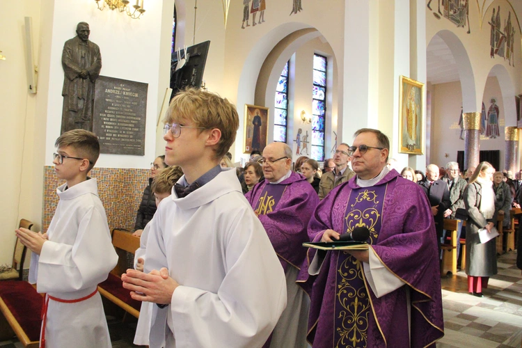 Tarnów-Krzyż. Błogosławieństwo obrazu Chrystusa Ukrzyżowanego