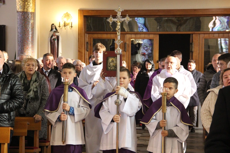 Tarnów-Krzyż. Błogosławieństwo obrazu Chrystusa Ukrzyżowanego