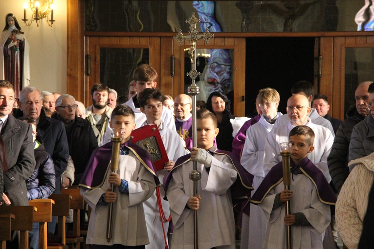 Tarnów-Krzyż. Błogosławieństwo obrazu Chrystusa Ukrzyżowanego