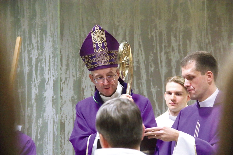 Abp Galbas przewodniczył uroczystej Eucharystii,  podczas której nastąpił obrzęd przyjęcia do katechumenatu.