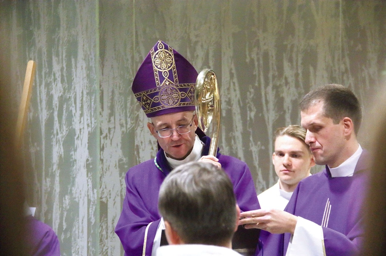Abp Galbas przewodniczył uroczystej Eucharystii,  podczas której nastąpił obrzęd przyjęcia do katechumenatu.