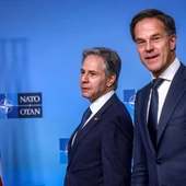 Sekretarz generalny NATO Mark Rutte (po prawej) i sekretarz stanu USA, Antony Blinken
