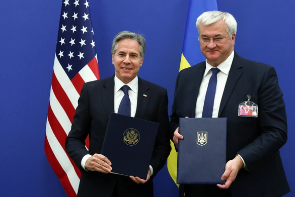 Sekretarz stanu USA Antony Blinken (z lewej)