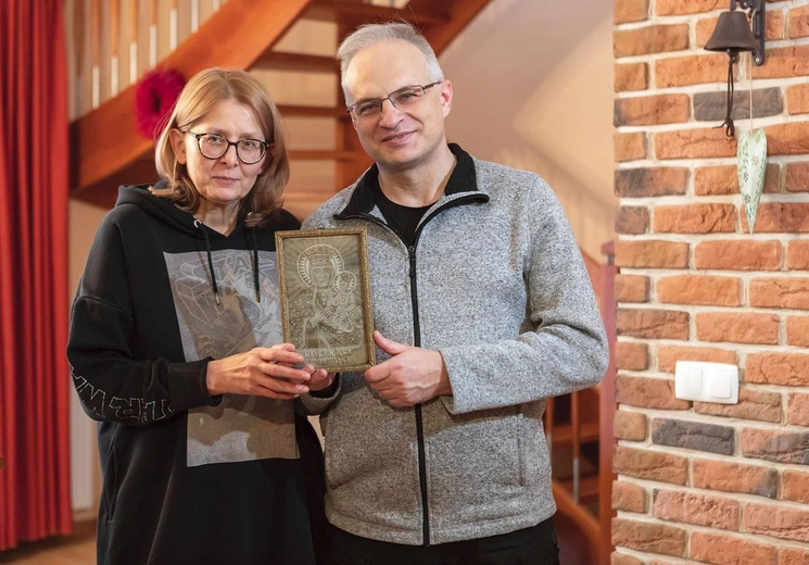 „Każdy dzień rozpoczynam i kończę przed nim”. Historie obrazów, które towarzyszą rodzinom z pokolenia na pokolenie