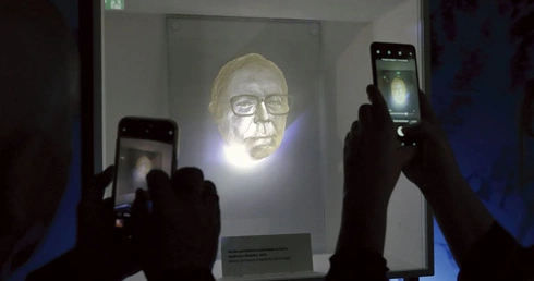 „Krzysztof Zanussi. Zależy, jak się patrzy”. Wystawa w Łodzi uświetnia 85. urodziny reżysera