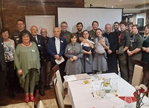 	Druhowie i przedstawiciele ich dobrodziejów podczas spotkania w Bielsku-Białej.