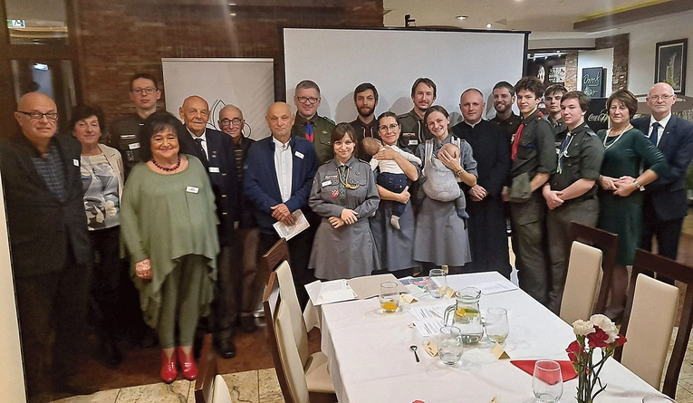 	Druhowie i przedstawiciele ich dobrodziejów podczas spotkania w Bielsku-Białej.